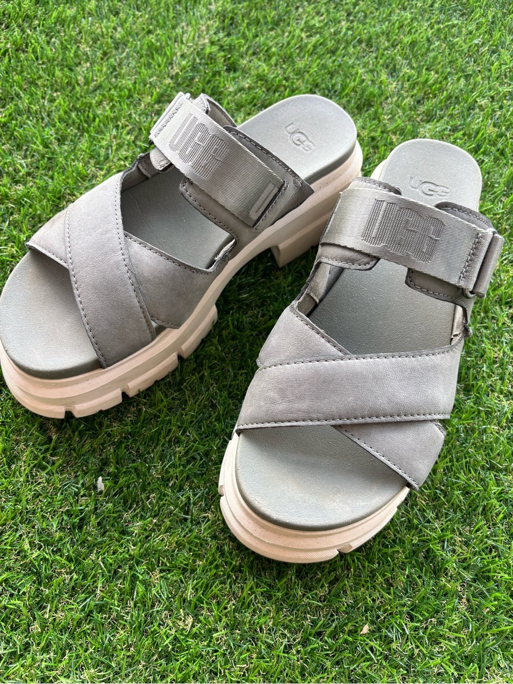 UGG Women's Ashton Platform Sandal